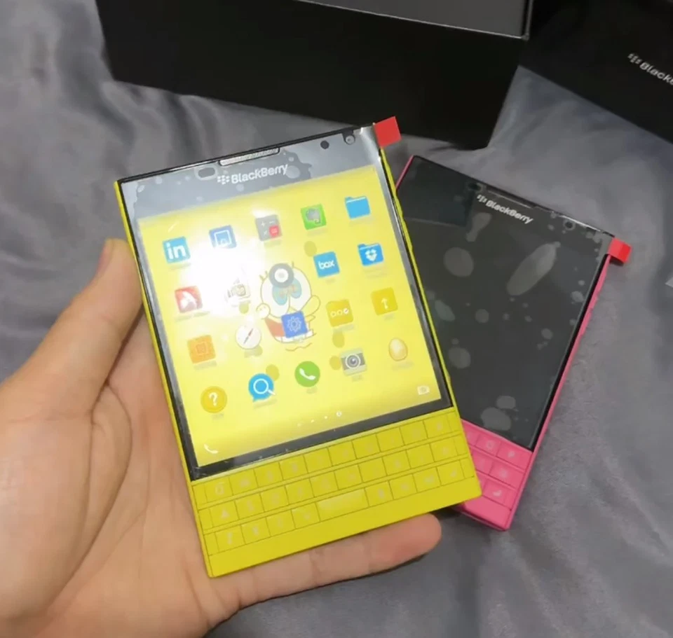 Unlocked BlackBerry Passport Q30 32GB+3GB RAM BB10 4G LTE GSM QWERTY Touchscreen - Image 3 of 4