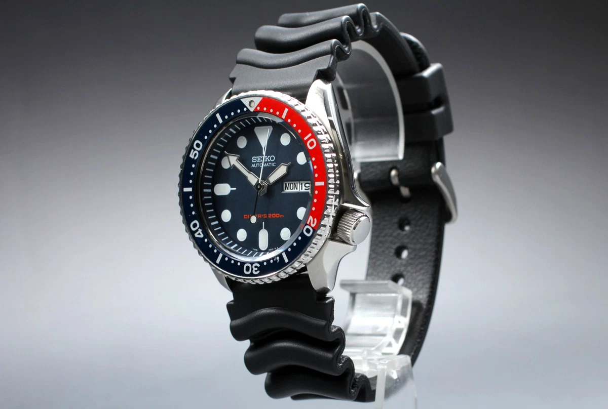 Seiko Diver Analog 200 m (20 ATM) Water Resistance Wristwatches