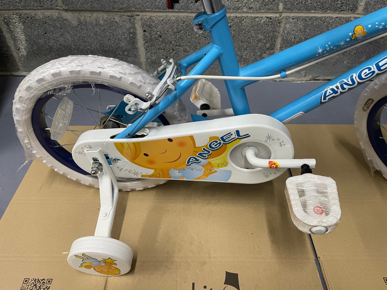 Sonic Blue Girls Bicycle 14inch Angel Bike With Stabilisers Spoked 