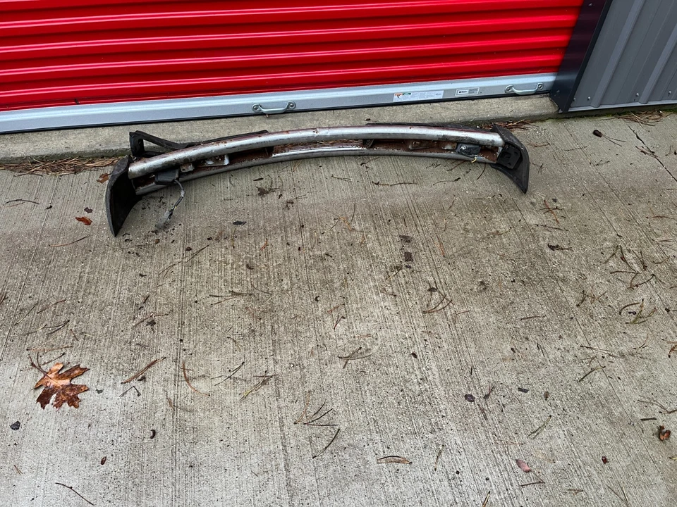 Parachoques delantero Fiat 124 1800 Spyder 1977 Foto 2 de 4