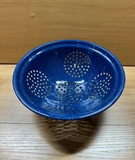 Cinsa Enamelware Blue & White Speckled 3 Legged Colander Strainer READ MORE