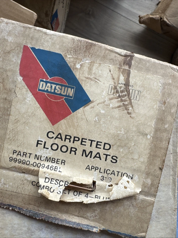 Juego de 4 alfombrillas alfombradas Datsun 310 azul claro - NOS 99990-00946BL Foto 4 de 4