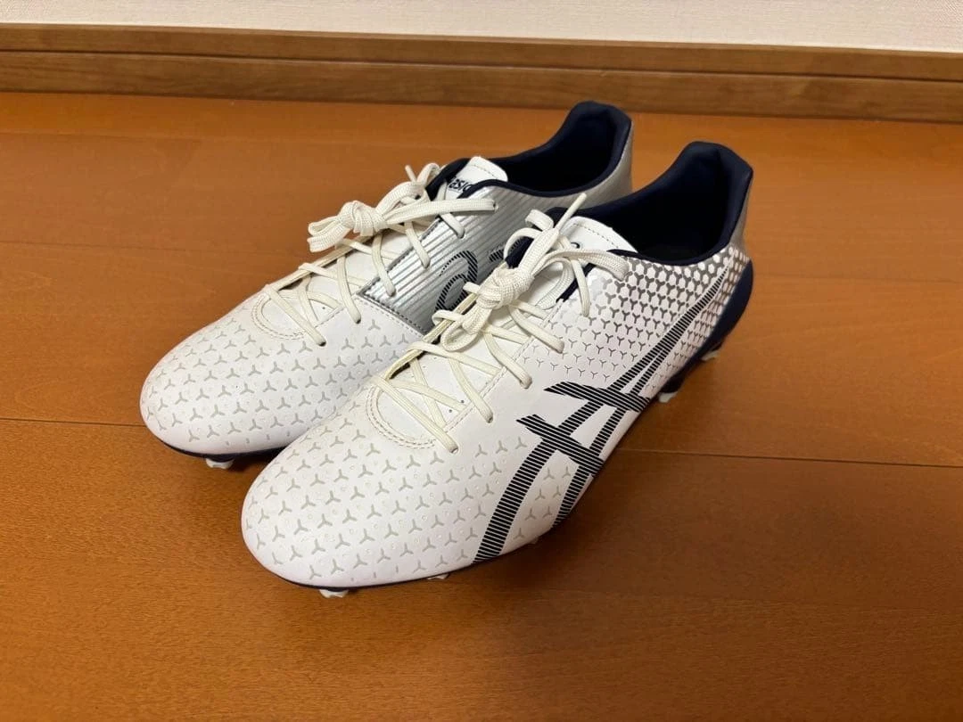 Preços baixos em Chuteiras e Tênis de Futebol ASICS para Homens | eBay