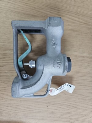 Right angle design, dual poppets, replaceable hold-open rack. MODEL 190-0114