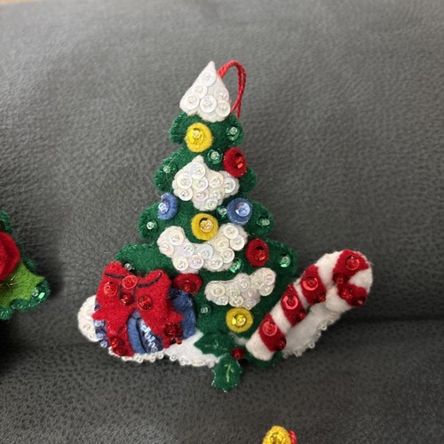 Juego de 4 adornos de fieltro y lentejuelas Bucello para árboles de Navidad hechos a mano - Imagen 3 de 6