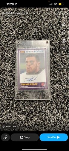2013 Score - 2013 Rookie Travis Kelce #431 Purple Signatures /49 (AU, RC)