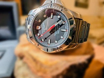 Victorinox Swiss Army Herrenuhr I.N.O.X. Safirglas Edelstahl - Bild 1 von 4