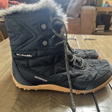 Columbia Omni Grip Woman’s Snow Boots Size 8. Brand New Condition! Worn Once!