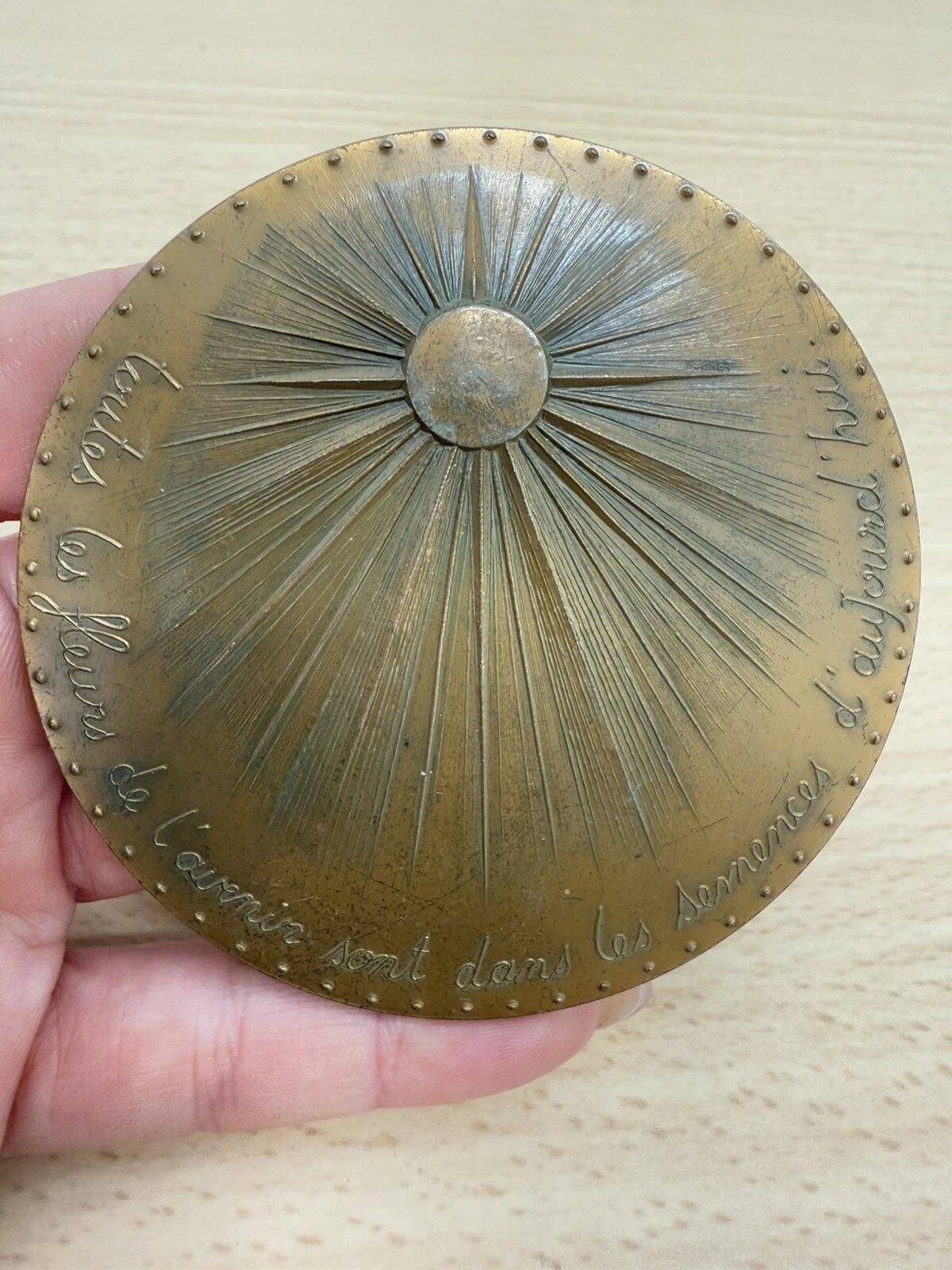 Médaille Toutes Les Fleurs De L’avenir Sont Dans Les Semence D’aujourd’hui barre