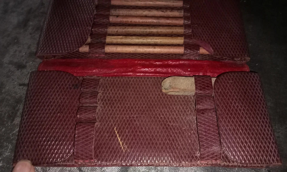 Ancienne pochette cuir avec crayons couleurs J S STAEDTLER - incomplet & usagé - Photo 3/4