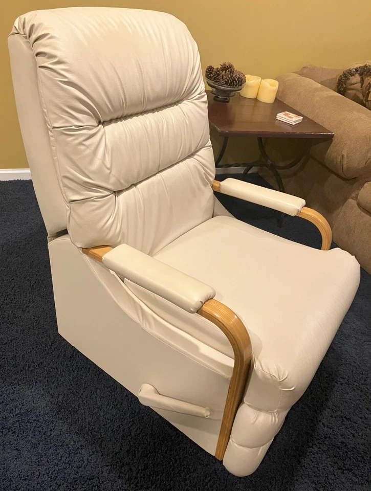 FLEXSTEEL MANUAL SOFT FAUX LEATHER RECLINER (LIGHT BEIGE/IVORY COLOR) - Image 4 of 4