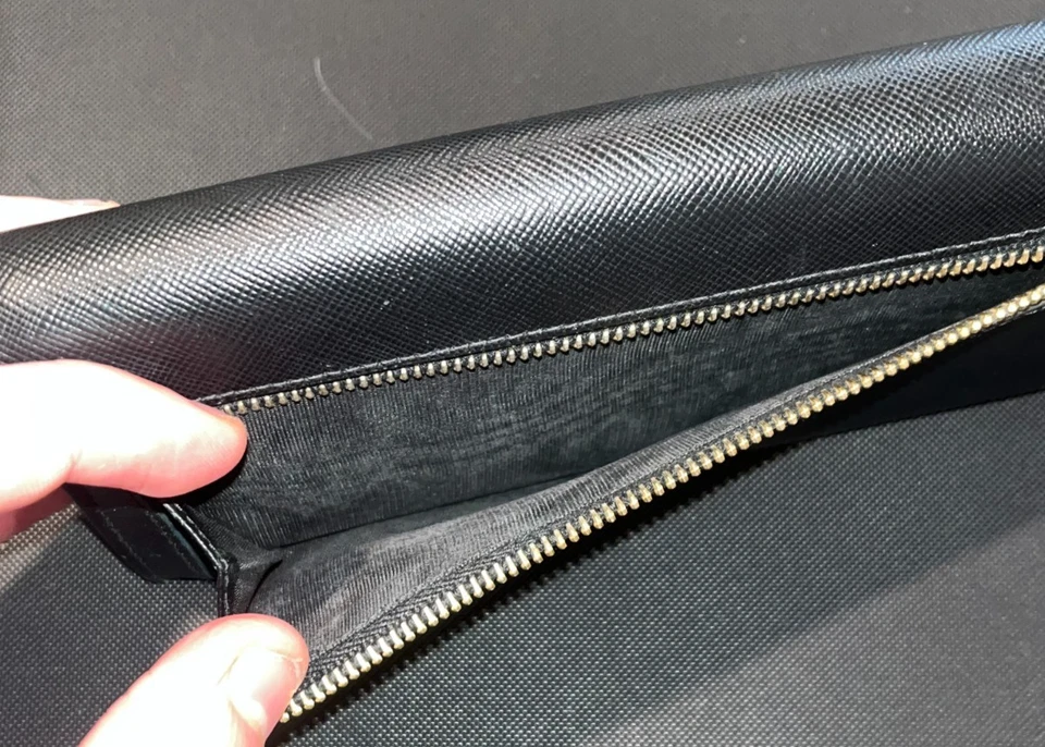 DEFECTUOSA Auténtica Cartera Larga Prada Grande Saffiano Cuero Negro con Fla G2U Foto 3 de 4