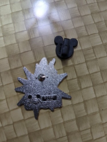 Disney Collector Pin 2003 Bolt Dog Pin Starburst - Picture 2 of 2