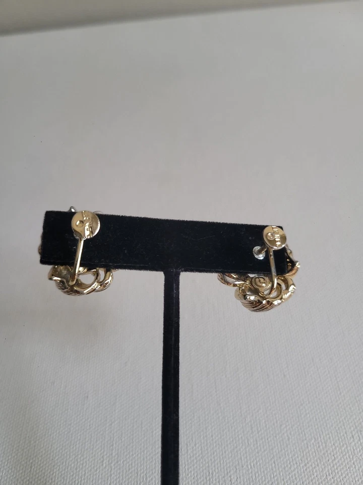 Pendientes de rosca vintage Lisner tono dorado Foto 3 de 4