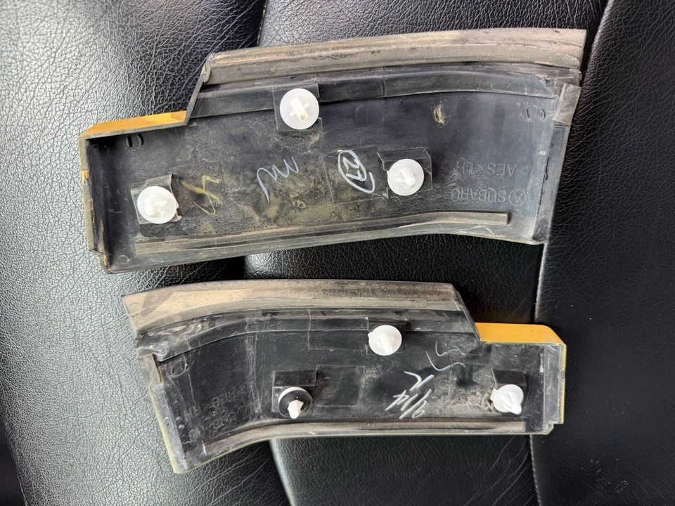 03-06 Subaru Baja Ventana Lateral Trasera Borde AWD Cubierta Izquierda y Derecha Plateada OEM Foto 2 de 2