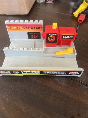 Vintage Matchbox PIT STOP Motorcity Playset Race Car Launcher 1985