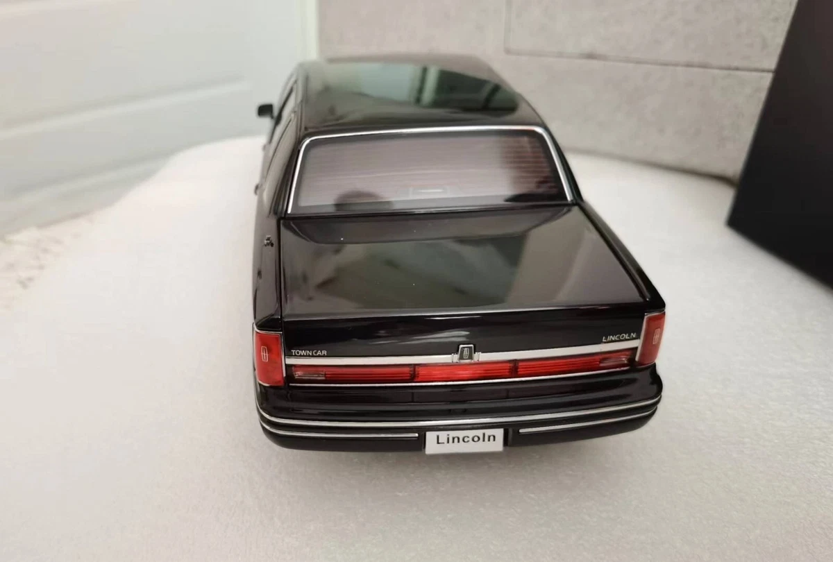 Black 1/18 Lincoln Town Car | eBay