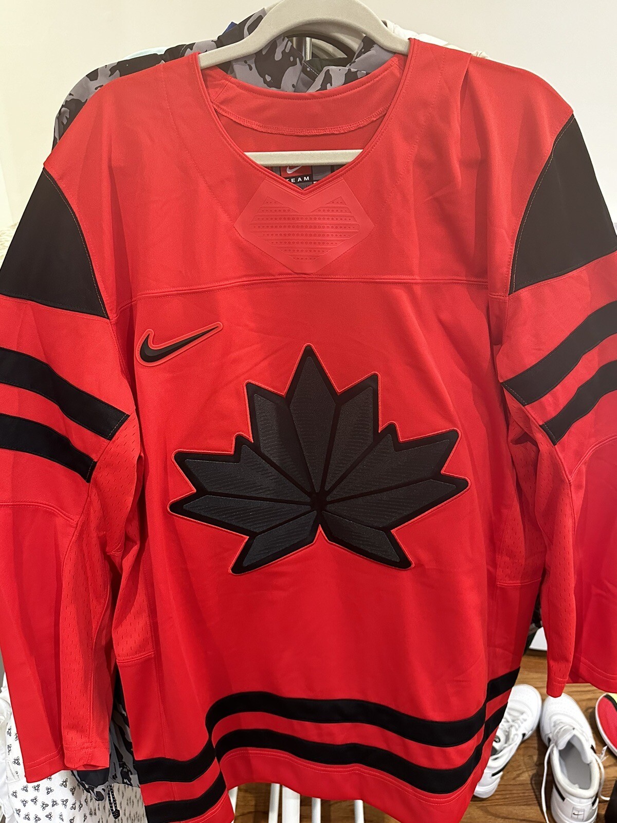 NIKE TEAM CANADA 2022 OLYMPIC REPLICA HOCKEY JERESEY P34235 MENS MEDIUM