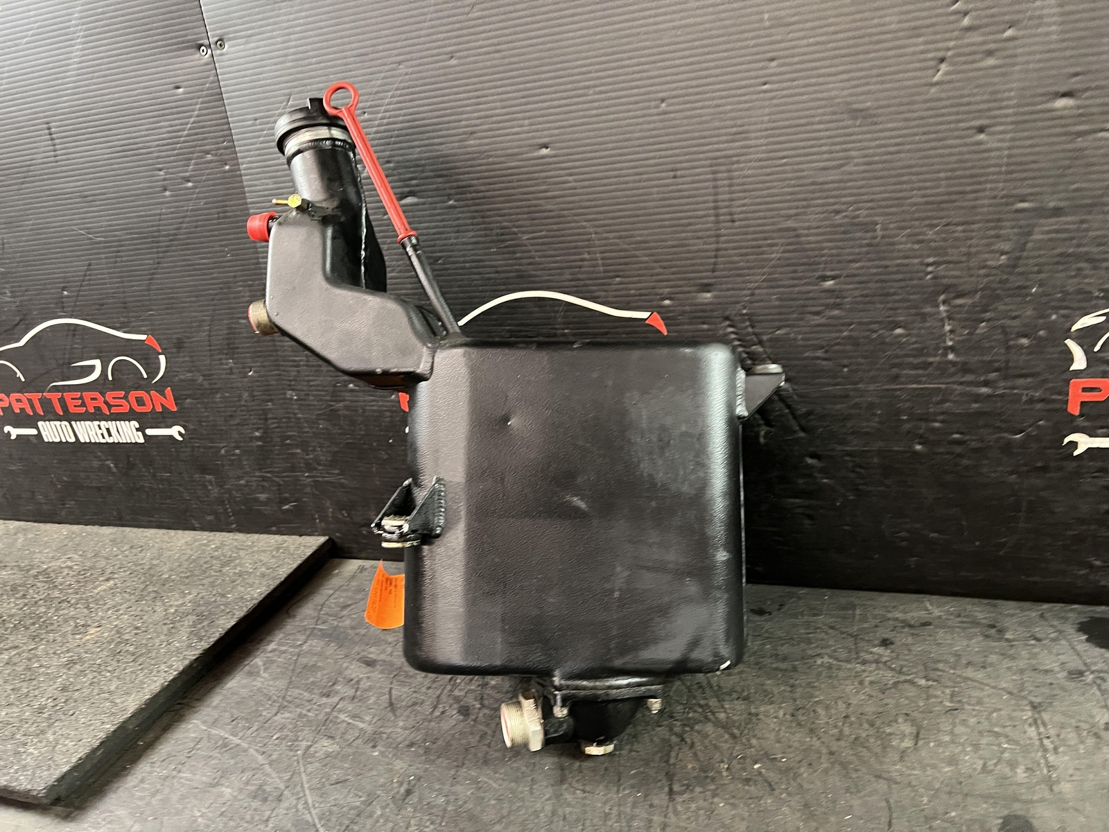 02-04 MASERATI ENGINE OIL RESERVOIR TANK