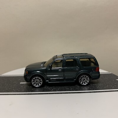 2009 Matchbox MB-45 VIP Rides Lincoln Navigator SUV Dark Green Mtflk - 1:68 NM