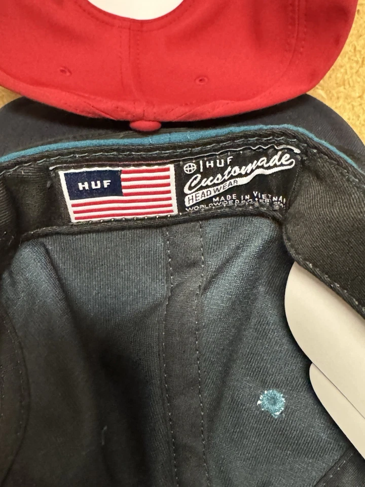 LOTE DE 4 SOMBREROS HUF - Nuevo Snapback negro rojo azul skate calzado skate Foto 4 de 4