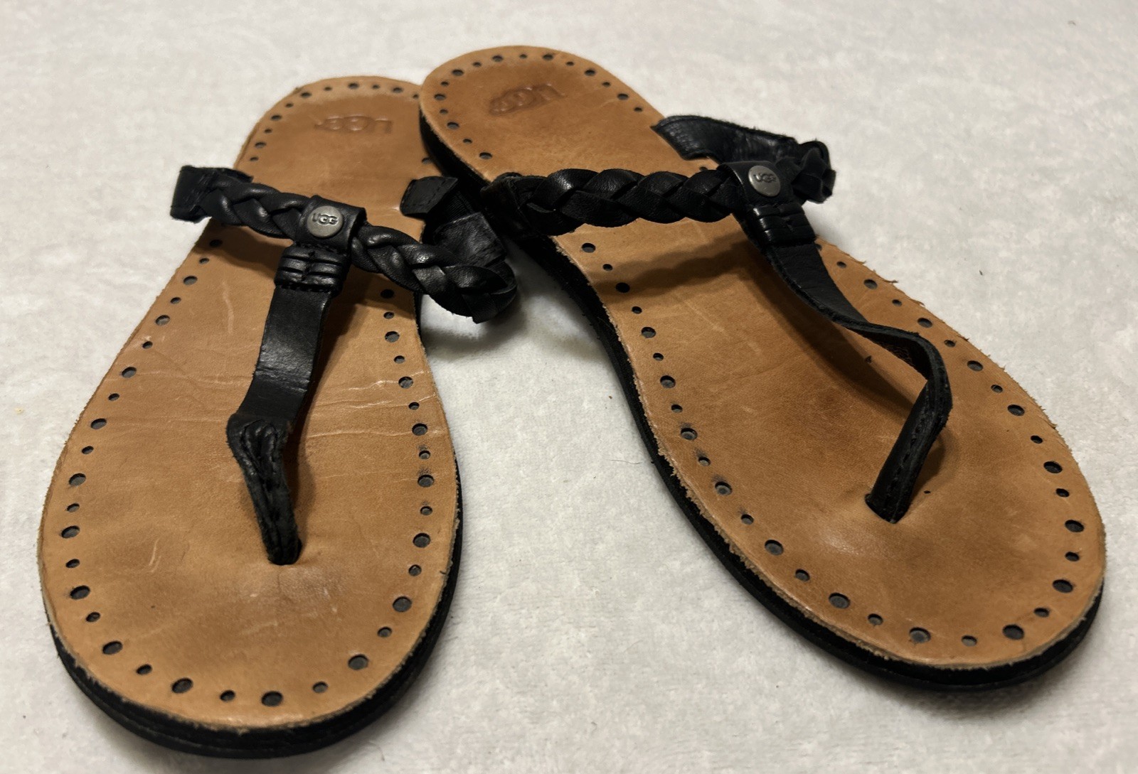 UGG Women’s Size 7 Bria Silver Braided Leather Flip Flop Thong Sandals