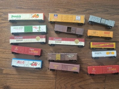LOT of 15 HO Scale Train Cars/Rolling Stock Boxcars Various Makers L3