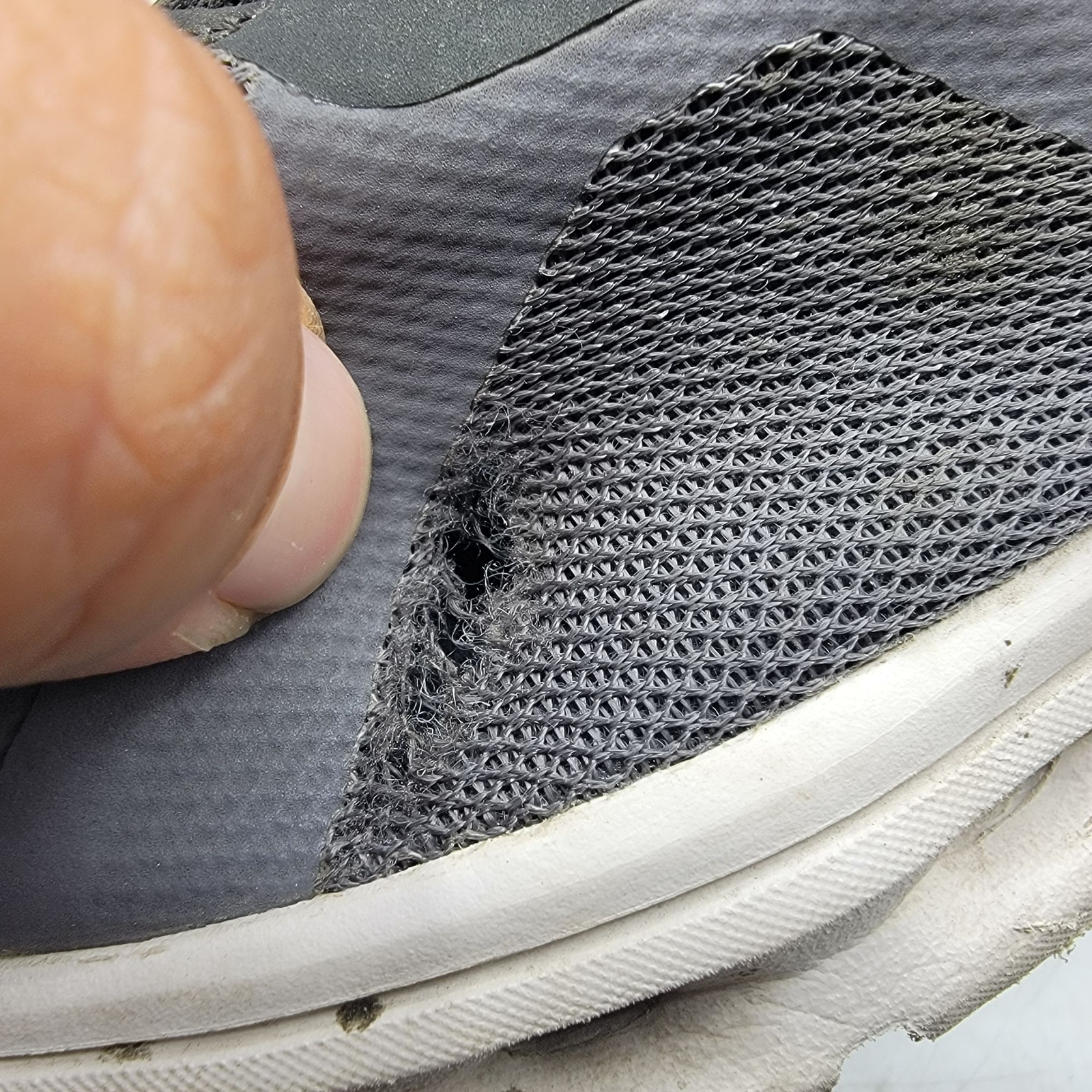 On Cloud Cloudrunner Mens 10 Black Eclipse Frost … - image 10