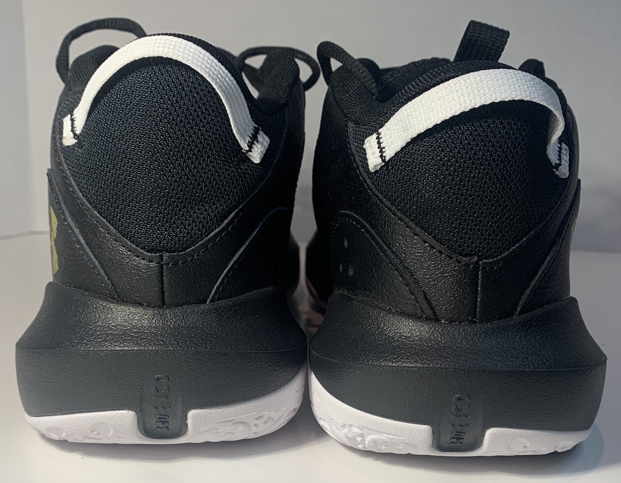 Men's Size 11.5 Under Armour Black Basketball Sneakers UA Lockdown 6 3025616-003