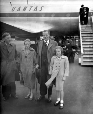 Duncan Sandys British Minister Supply who has been Australia d- 1953 Old Photo