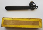 THE "UNCONQUERABLE" MECHANICAL HAND OPERATED FLAT TOP TIN CAN OPENER TOOL IN BOX — photo 2