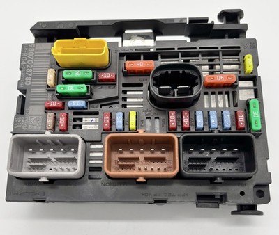 Genuine Citroen Berlingo & Peugeot Partner 1.6L | 2.0L Fuse Box 9807028780 OEM