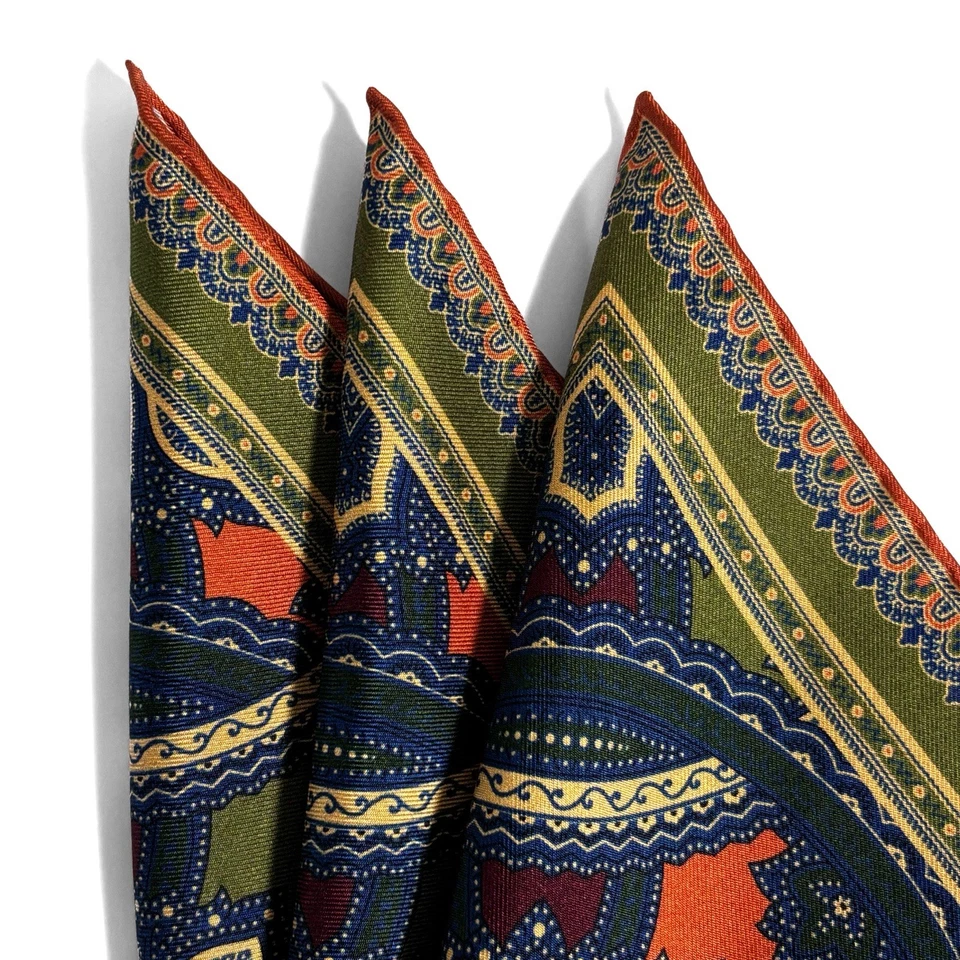 Cuadrado de bolsillo grande de seda medallón verde oliva y naranja (enrollado a mano en Inglaterra) Foto 2 de 4