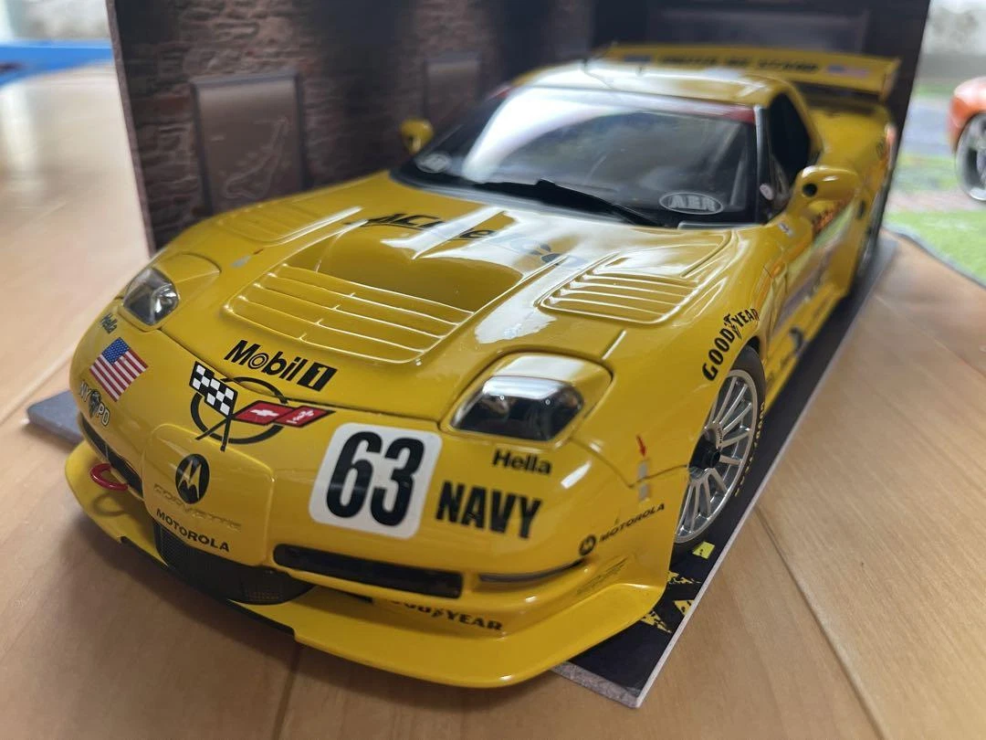 ファッションの コルベット シボレー AUTOart 1/18 C5-R 2002 ル・マン ミニカー