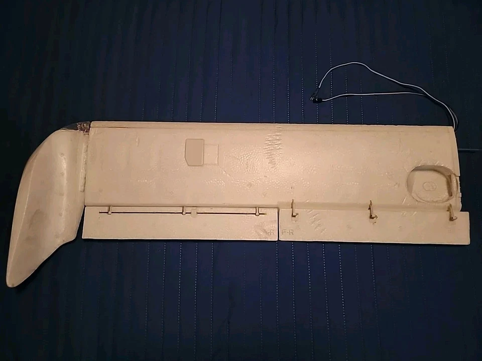 Flyzone Great Plane Seawind RC Seaplane Airplane R Wing Parts - Image 3 of 4