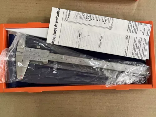 1 PCS NEW Mitutoyo 530-114 Vernier Caliper 0-200mm 0.05mm