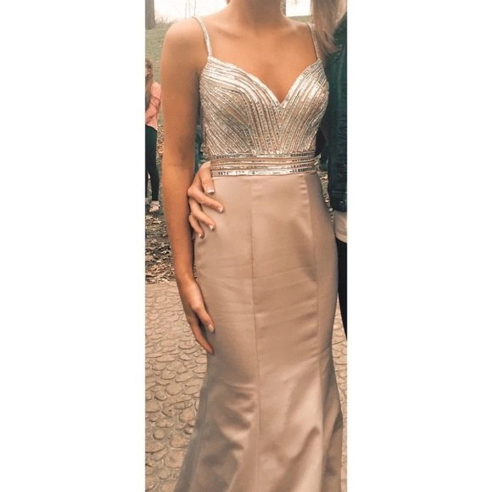 La Femme Champagne Stretch Satin Prom Dress Gown with Crystal Embellishments - Изображение 4 из 4