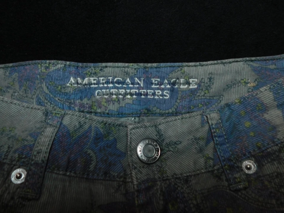 Nuevo American Eagle Corto de Pana Elástica Púrpura Paisley tiro Bajo Deshilachado Dobladillo Crudo Foto 3 de 3