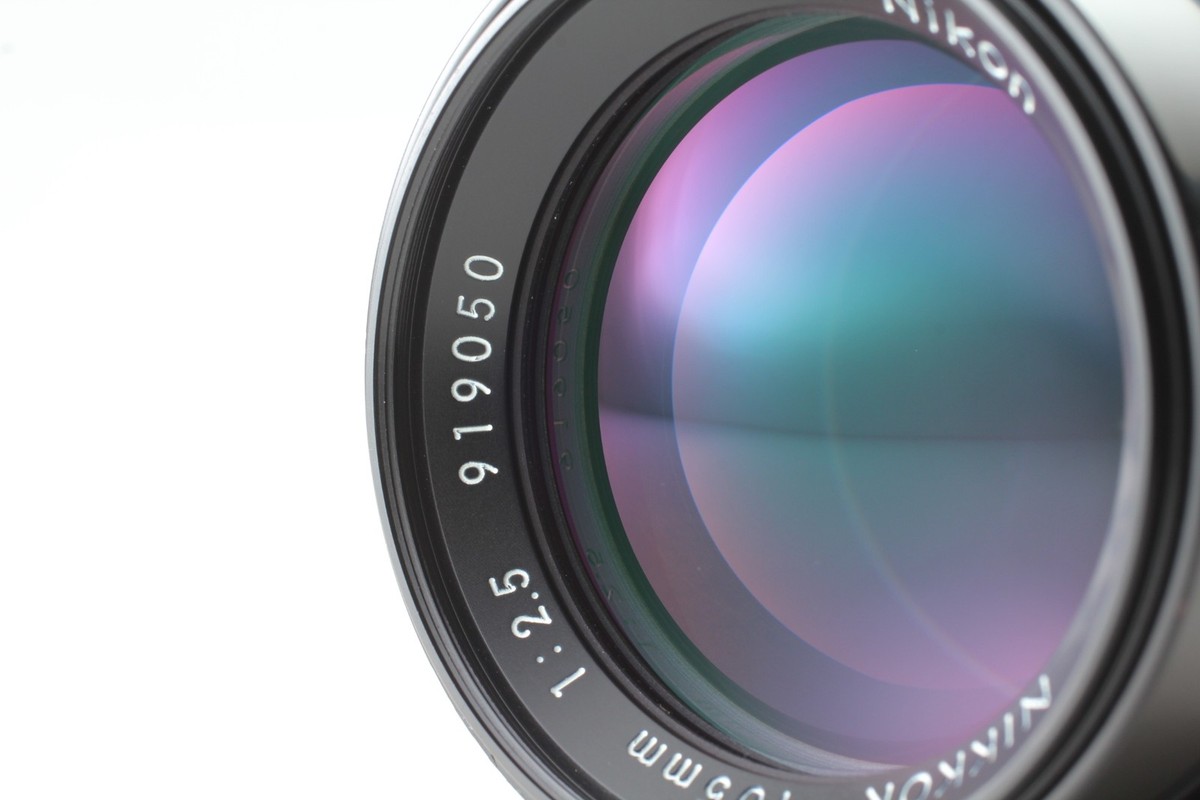 Near MINT] Nikon Ai-s Nikkor 105mm MF Telephoto Prime Lens