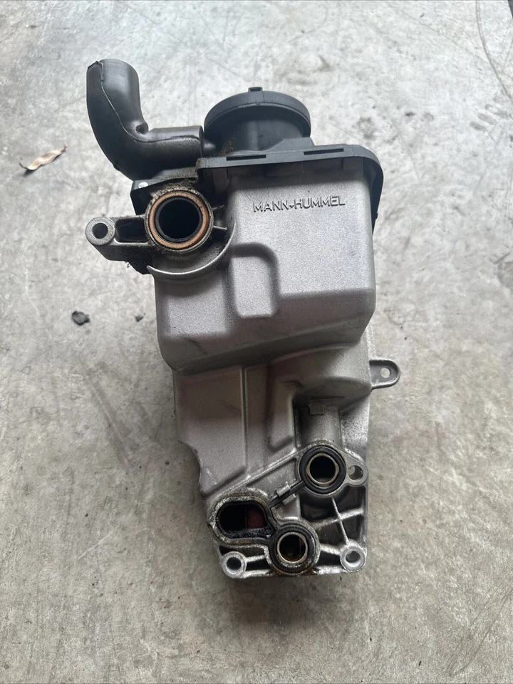 Genuine Volvo Oil Filter Housing With Oil Filter C30 C70 S40 S60 XC60  31338685 - Image 4 of 4