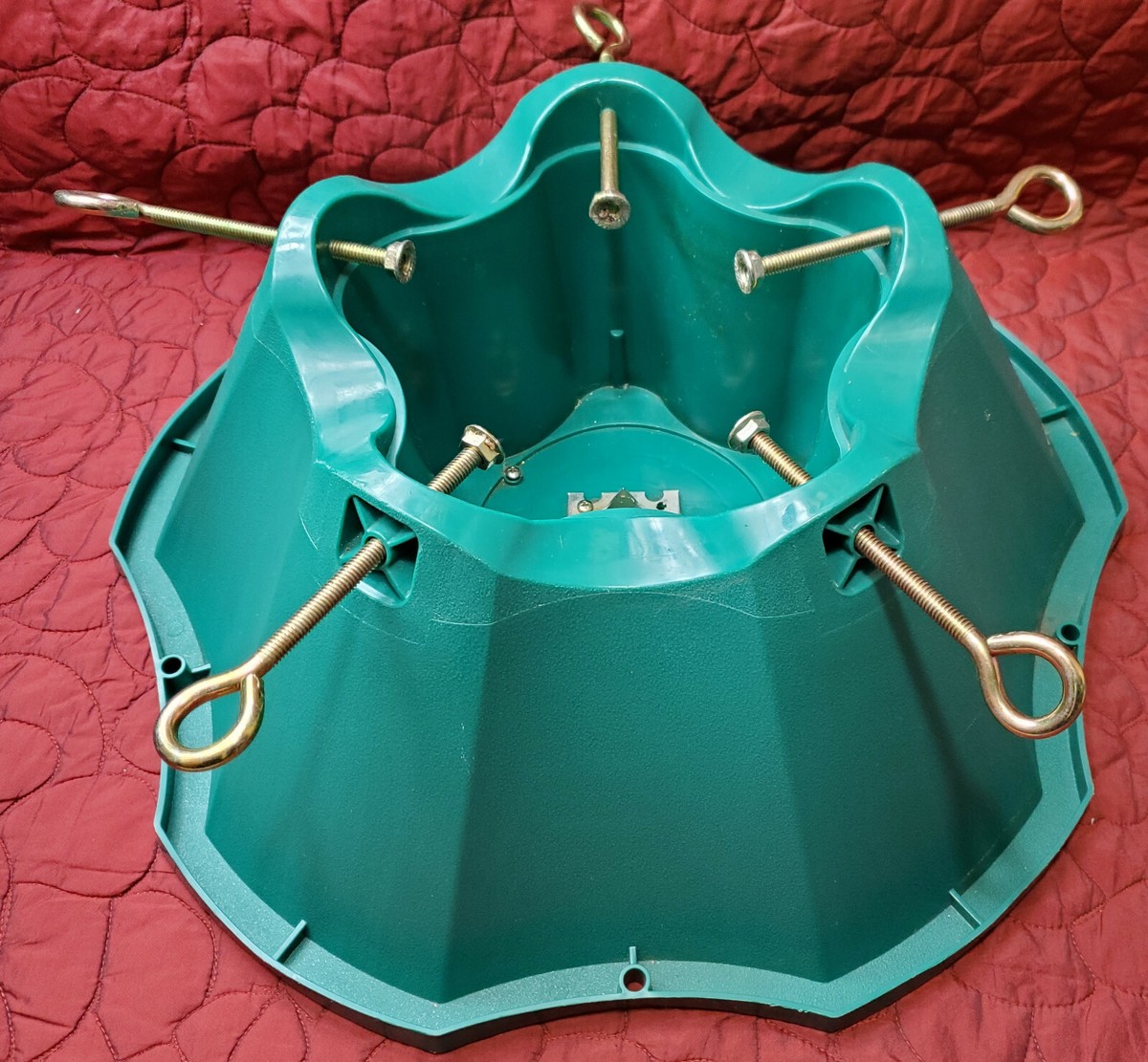 Jack Post Oasis Christmas Tree Stand up to 8' feet Green Plastic