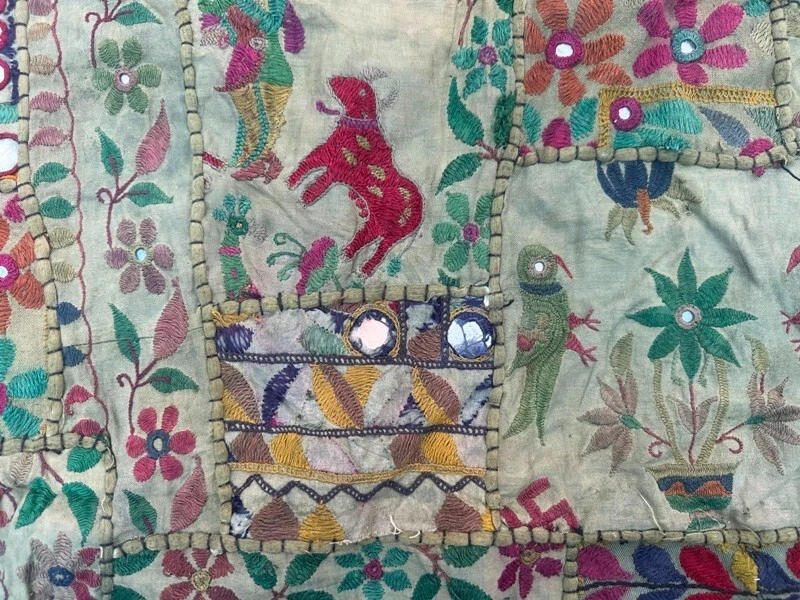 Edredón vintage de retazos Ralli ilustrado decoración hecha a mano edredón Kantha 155x86 cm Foto 4 de 4