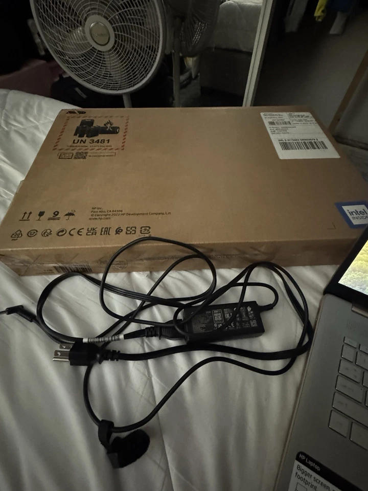 Computadora portátil HP 17-CN0045NR 17 rosa Intel Celeron Process 256 GB unidad 4 GB DDR4W11 Foto 2 de 3