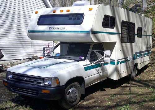 TOYOTA WINNEBEGO 21 '  RV CAMPER MOTORHOME V6 POWERED!
