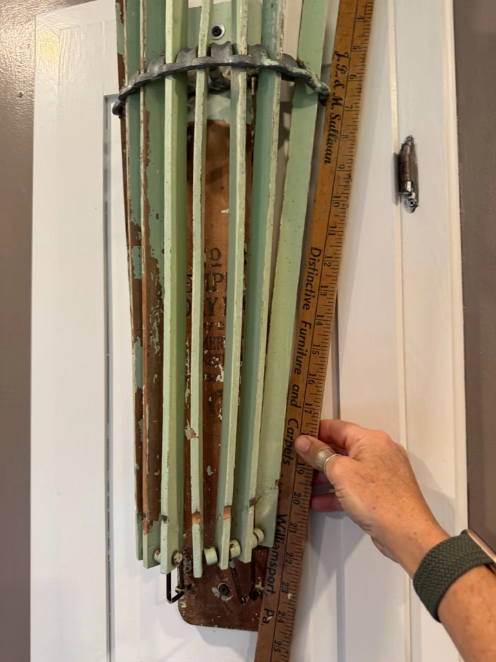 ANTIQUE WOODEN ARM CLOTHES DRYER WALL MOUNT WOOD DRYING RACK Rare GREEN PATINA - Image 4 of 4