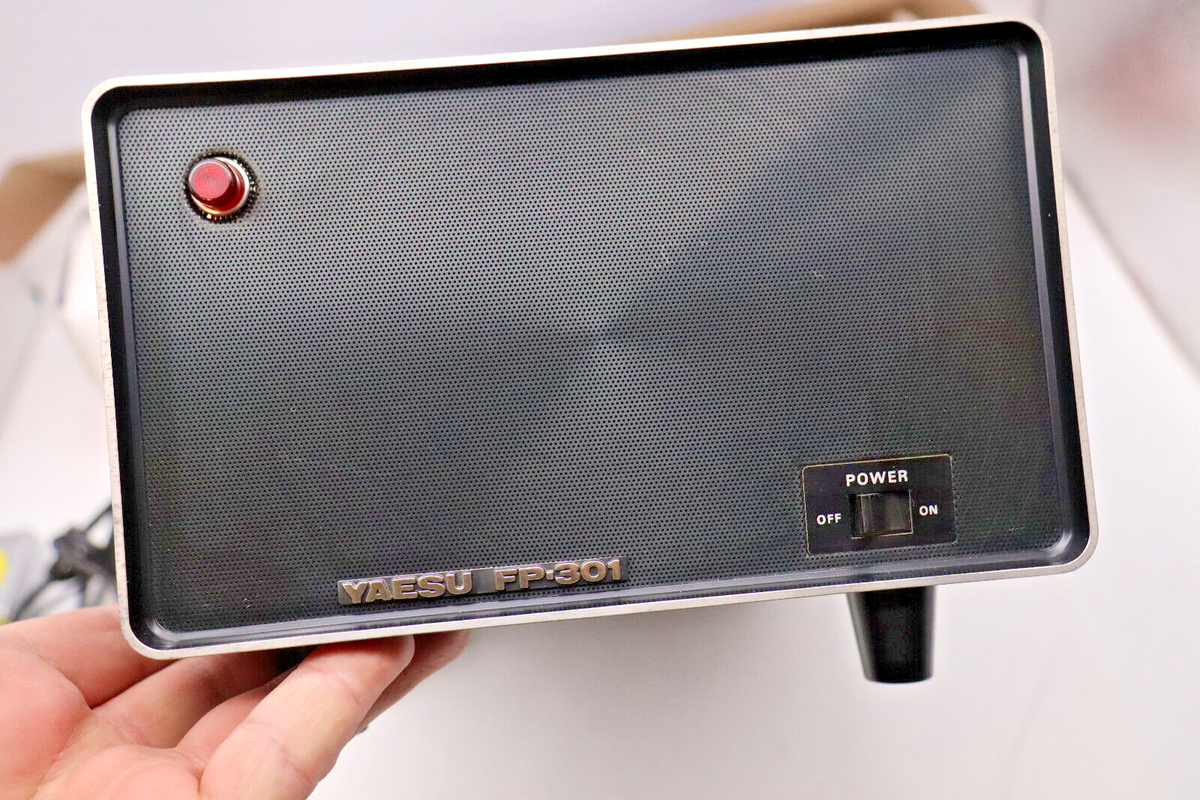 YAESU FP-301D 受信機 YAESU FP-301D 受信機
