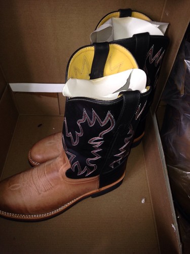 New Men's Cowboy Boots Brown And Black Size 8 1/2 EE Seminole - Picture 3 of 4
