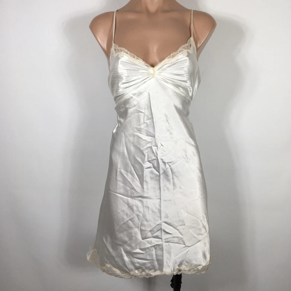 Camisón Babydoll de Satén y Encaje Jonquil Por Diane Samandi Greta Novia L Foto 3 de 4