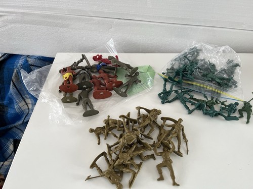50 Vintage Spielzeug Plastik Armee Männer Soldaten Tim-Meee & Ring Hand - Bild 5 von 10