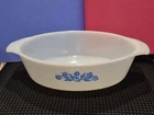 VINTAGE ANCHOR HOCKING FIRE KING 1 1/2 QUART CORNFLOWER PATTERN CASSEROLE DISH